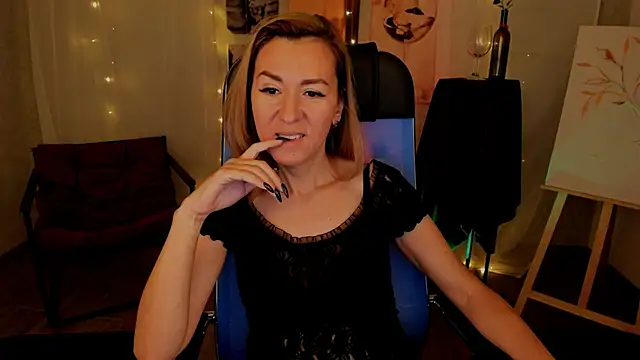 DonnaSmitth online show from November 2025 09:32:01 AM