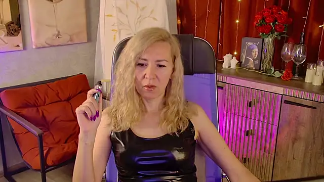 DonnaSmitth online show from June 2026 06:43:01 PM