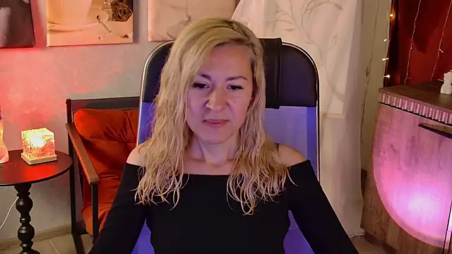 DonnaSmitth online show from July 2026 06:40:02 PM
