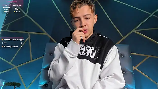 Lian Miller1  online show from February 2026 12:20:01 PM