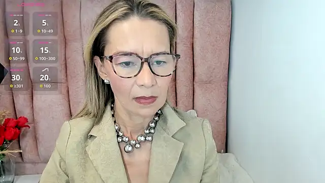 Snapshot of Issa_Milf__ chatting on June 2026 01:10:02 PM Issa Milf online show from June 2026 01:10:02 PM