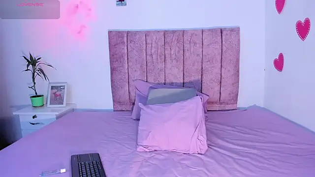 Mila 1wood online show from November 2025 08:10:01 PM