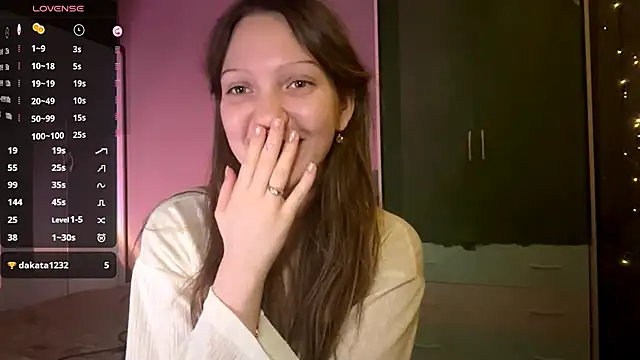 EmiIyKitty online show from January 2026 07:28:02 PM