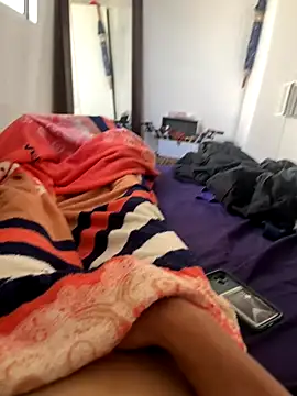 Snapshot of MCLZK chatting on November 2025 05:45:02 PM MCLZK online show from November 2025 05:45:02 PM