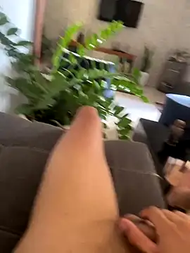 Snapshot of MCLZK chatting on November 2025 05:45:02 PM MCLZK online show from November 2025 05:45:02 PM