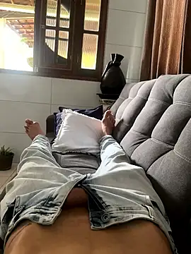 Snapshot of MCLZK chatting on January 2026 05:48:02 PM MCLZK online show from January 2026 05:48:02 PM