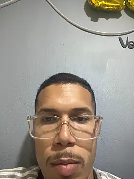 Snapshot of MCLZK chatting on March 2026 10:26:01 PM MCLZK online show from March 2026 10:26:01 PM