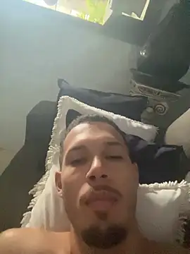 Snapshot of MCLZK chatting on April 2026 07:58:01 PM MCLZK online show from April 2026 07:58:01 PM