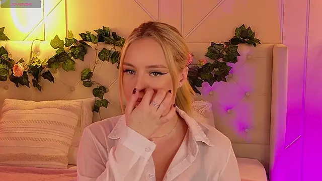 EllyLinn online show from February 2026 05:11:02 PM