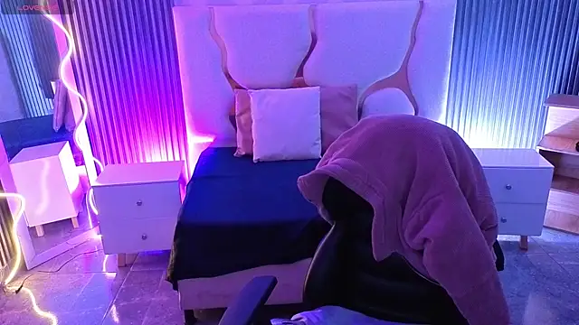 Ixchel tay online show from April 2026 03:12:01 AM