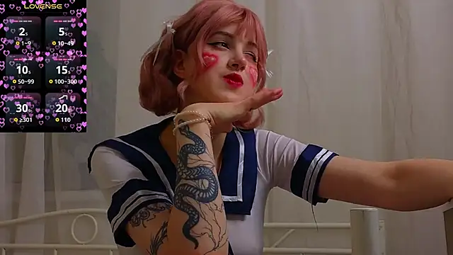 luna son online show from October 2025 09:12:02 PM