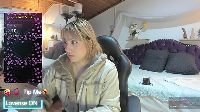 sophialyh 1 online show from February 2026 12:55:01 PM