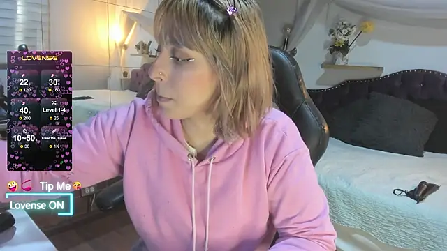 sophialyh 1 online show from February 2026 12:45:02 PM