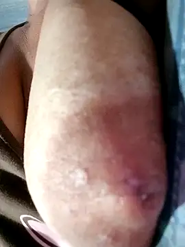 Hotmommax online show from November 2025 05:56:01 PM