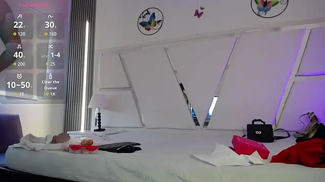 chloe  Jones  online show from March 2026 01:06:02 PM