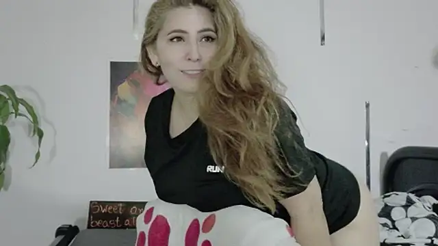 Snapshot of Aisha-Smith69 chatting on November 2025 12:55:01 AM Aisha-Smith69 online show from November 2025 12:55:01 AM