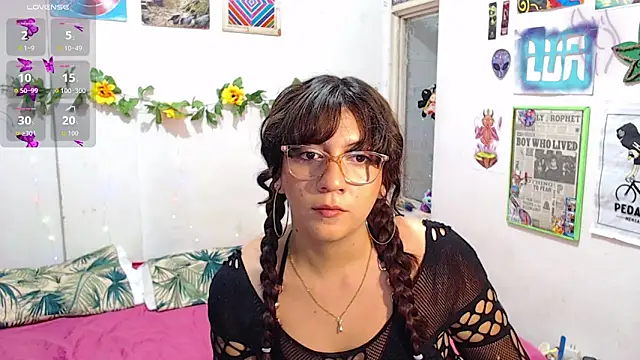 Snapshot of velvetrouse chatting on October 2025 11:46:01 PM velvetrouse online show from October 2025 11:46:01 PM