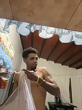 Valentino-elTuyo online show from February 2026 03:40:01 AM