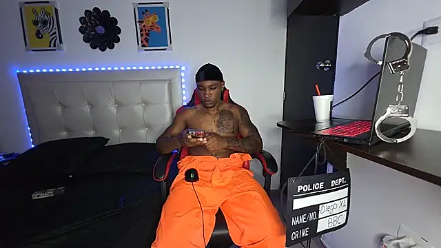 DiegoXL111 online show from October 2025 04:32:01 AM