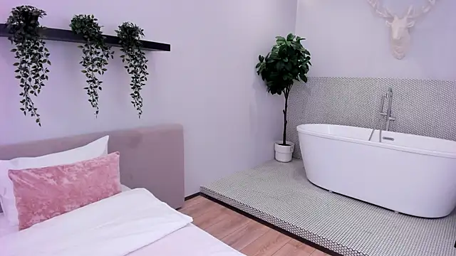 NikkaBush online show from November 2025 06:09:02 PM