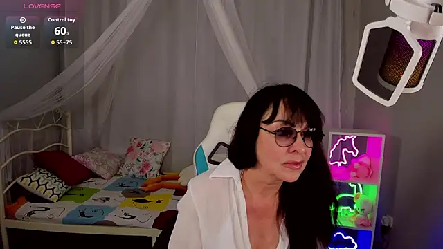 Snapshot of LindaRomero chatting on September 2025 03:28:02 PM LindaRomero online show from September 2025 03:28:02 PM