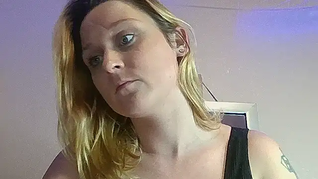 Snapshot of Queen2454 chatting on October 2025 08:54:02 PM Queen2454 online show from October 2025 08:54:02 PM