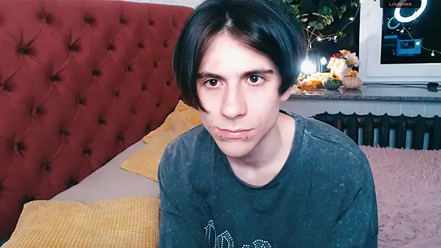 Ellis Rin online show from November 2025 06:41:02 PM