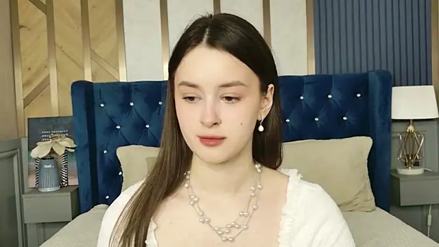 EvaSwen online show from April 2026 06:35:01 PM