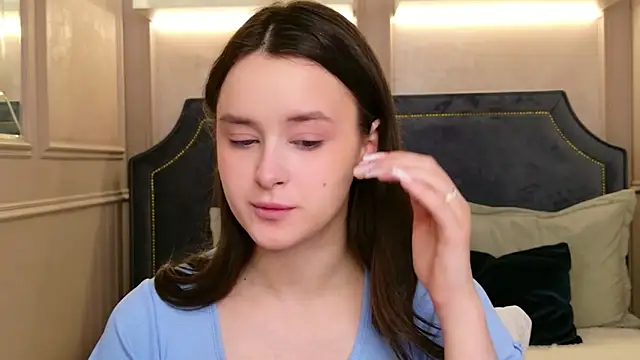 EvaSwen online show from April 2026 04:10:02 PM