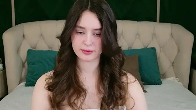 EvaSwen online show from April 2026 07:18:01 PM