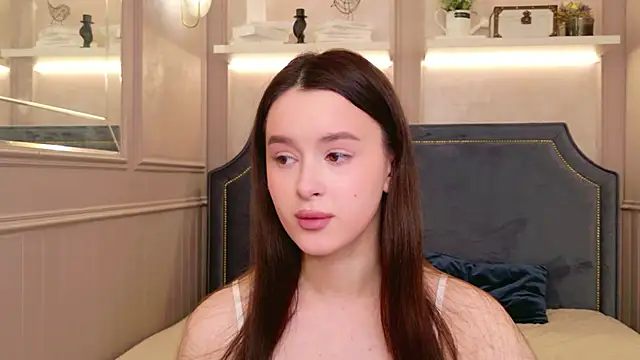 Snapshot of EvaSwen chatting on June 2026 10:56:02 AM EvaSwen online show from June 2026 10:56:02 AM