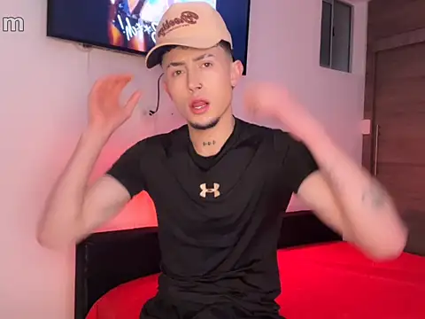 Snapshot of strongManLatino chatting on January 2026 09:30:02 PM strongManLatino online show from January 2026 09:30:02 PM