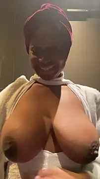 Snapshot of tia___fox chatting on February 2026 07:34:02 PM tia fox online show from February 2026 07:34:02 PM