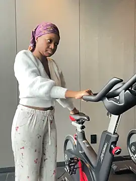 Snapshot of tia___fox chatting on February 2026 04:00:02 PM tia fox online show from February 2026 04:00:02 PM