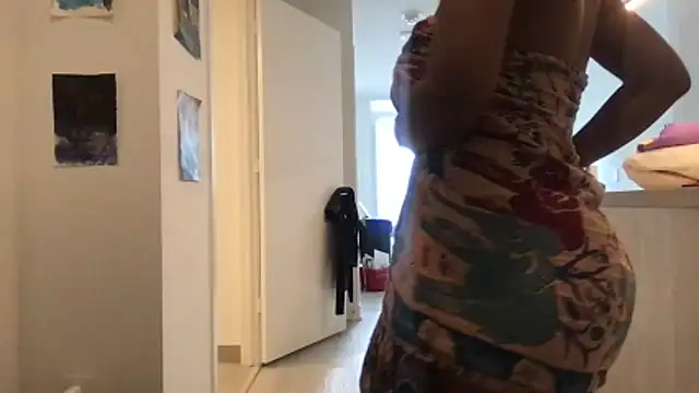 Snapshot of tia___fox chatting on February 2026 06:48:01 PM tia fox online show from February 2026 06:48:01 PM