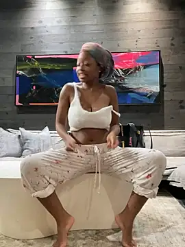 Snapshot of tia___fox chatting on February 2026 06:26:01 AM tia fox online show from February 2026 06:26:01 AM