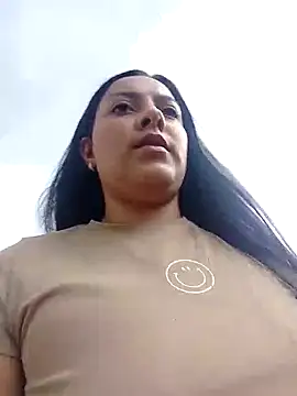 Sexy Nayra outdoors online show from October 2025 05:57:01 PM