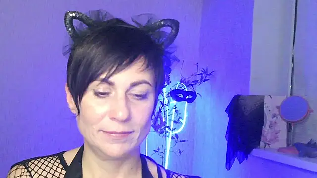 Ashley Brookss online show from November 2025 11:21:02 PM