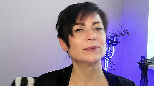 Ashley Brookss online show from November 2025 08:07:01 AM