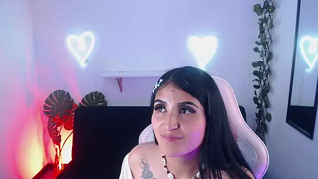 Snapshot of Lexy_Storm_18 chatting on November 2025 07:25:01 PM Lexy Storm 18 online show from November 2025 07:25:01 PM