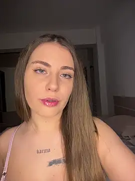 Snapshot of SelenaJenner chatting on January 2026 05:12:01 AM SelenaJenner online show from January 2026 05:12:01 AM