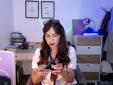 anniieeford online show from October 2025 02:45:01 AM