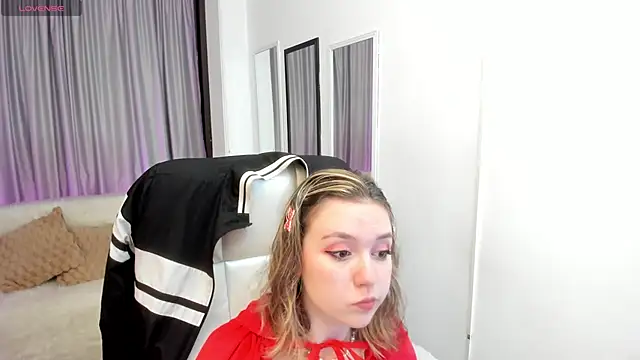 Snapshot of Lucia_Copper chatting on November 2025 03:30:02 AM Lucia Copper online show from November 2025 03:30:02 AM