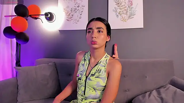 cloe taylor   online show from October 2025 05:10:01 AM