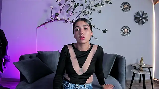 cloe taylor   online show from November 2025 01:33:02 PM