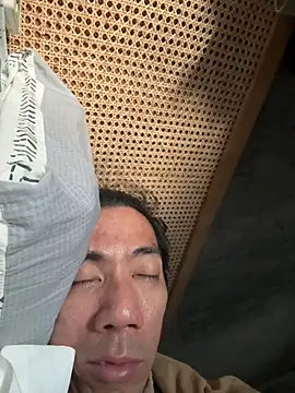 Snapshot of HenryLee1983-cums chatting on October 2025 11:34:02 PM HenryLee1983-cums online show from October 2025 11:34:02 PM