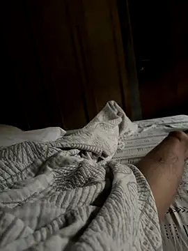 Snapshot of HenryLee1983-cums chatting on October 2025 11:50:01 PM HenryLee1983-cums online show from October 2025 11:50:01 PM