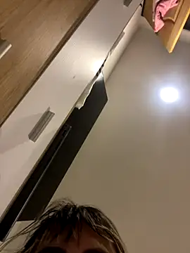 Zoe riivas online show from October 2025 10:22:02 AM