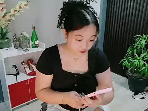 UrFavouriteCravings online show from December 2025 02:41:01 AM