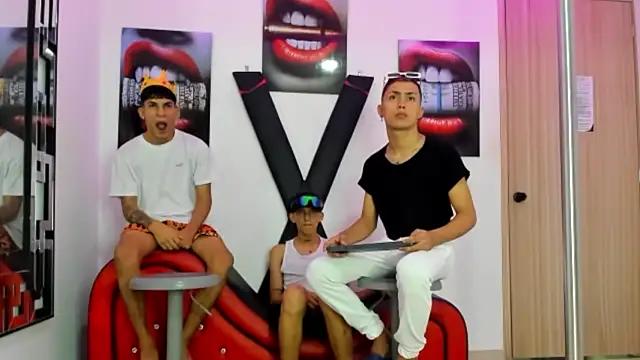 VERY HOT GUYS online show from October 2025 01:17:01 AM